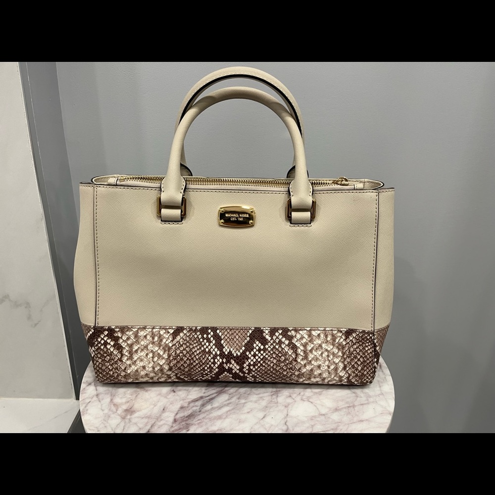 MICHAEL KORS LEATHER SATCHEL